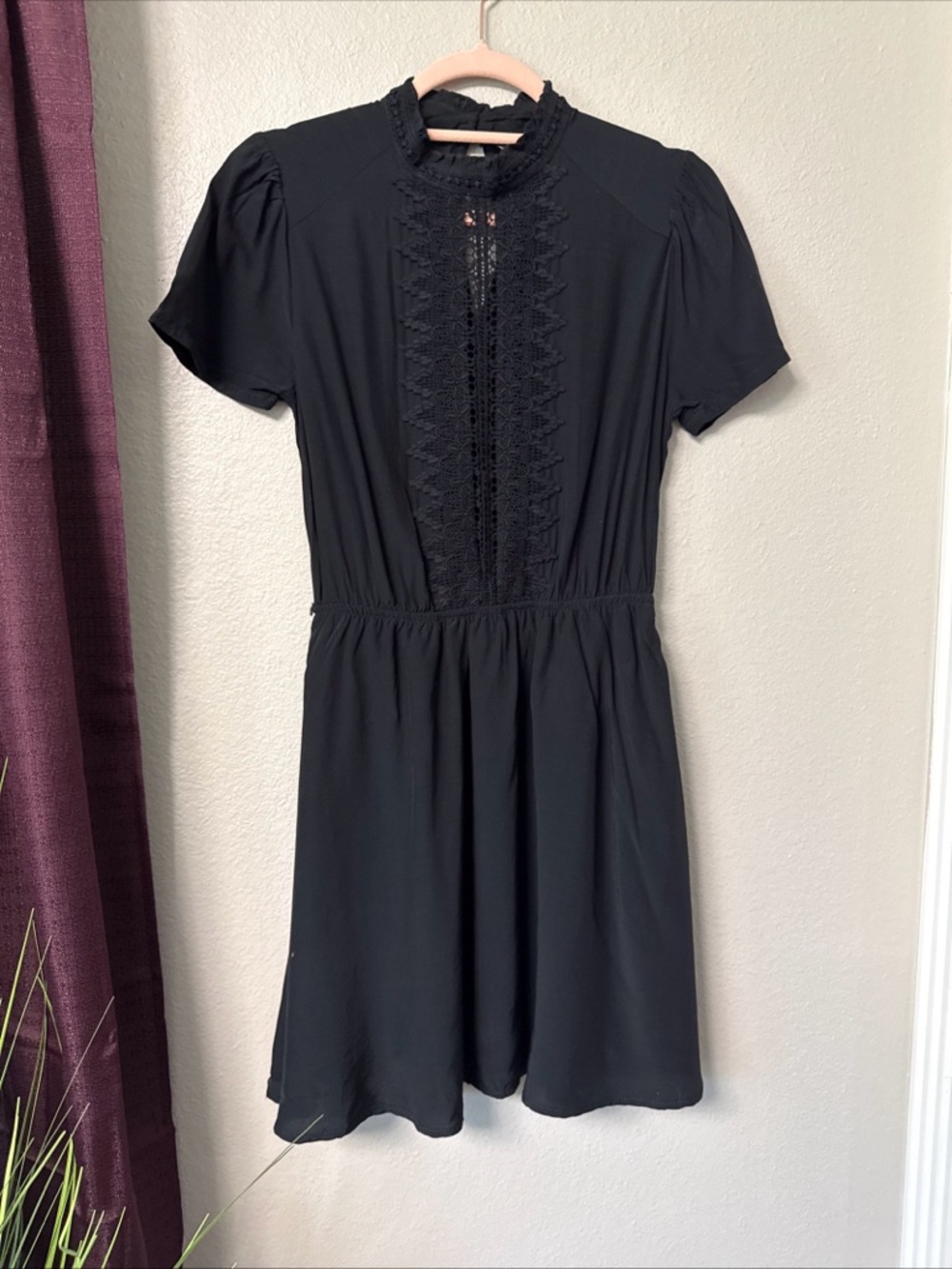 #819 Forever 21 Short Sleeve Lace Front Dress Size Small